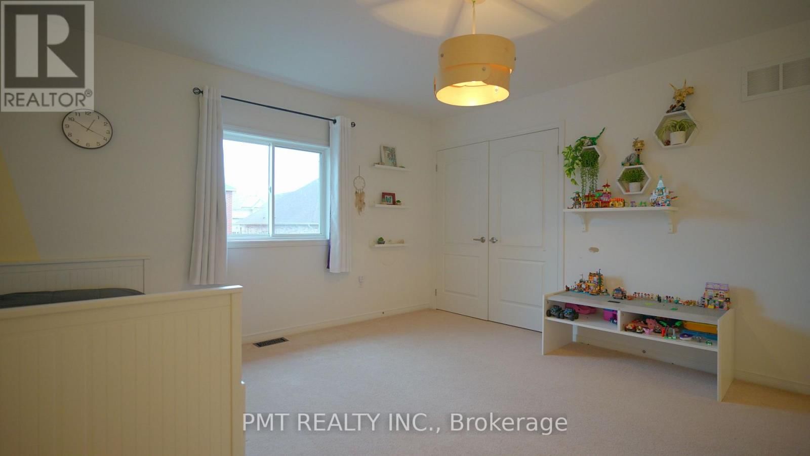 2068 GIBSON STREET Image 32