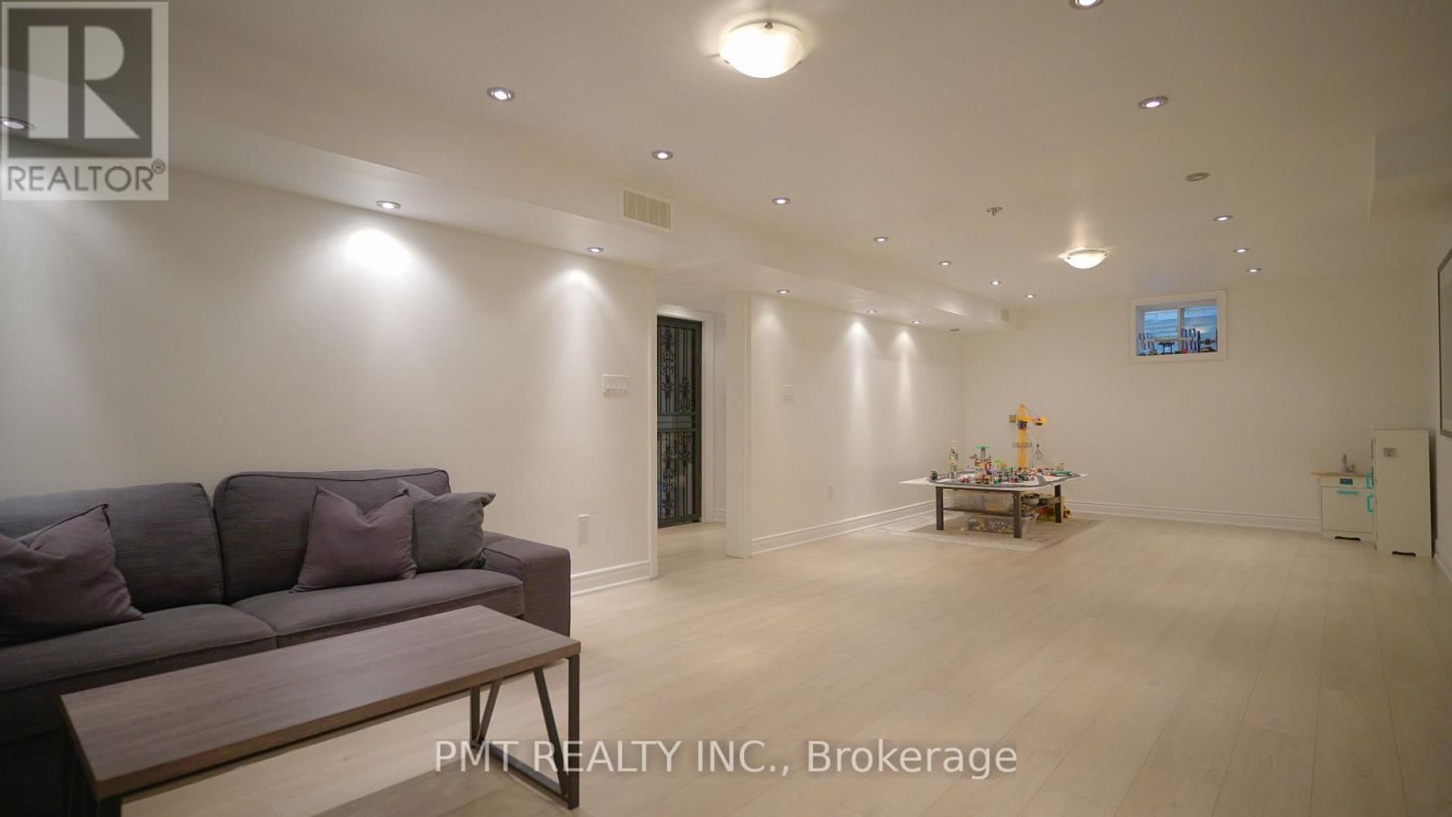 2068 GIBSON STREET Image 38