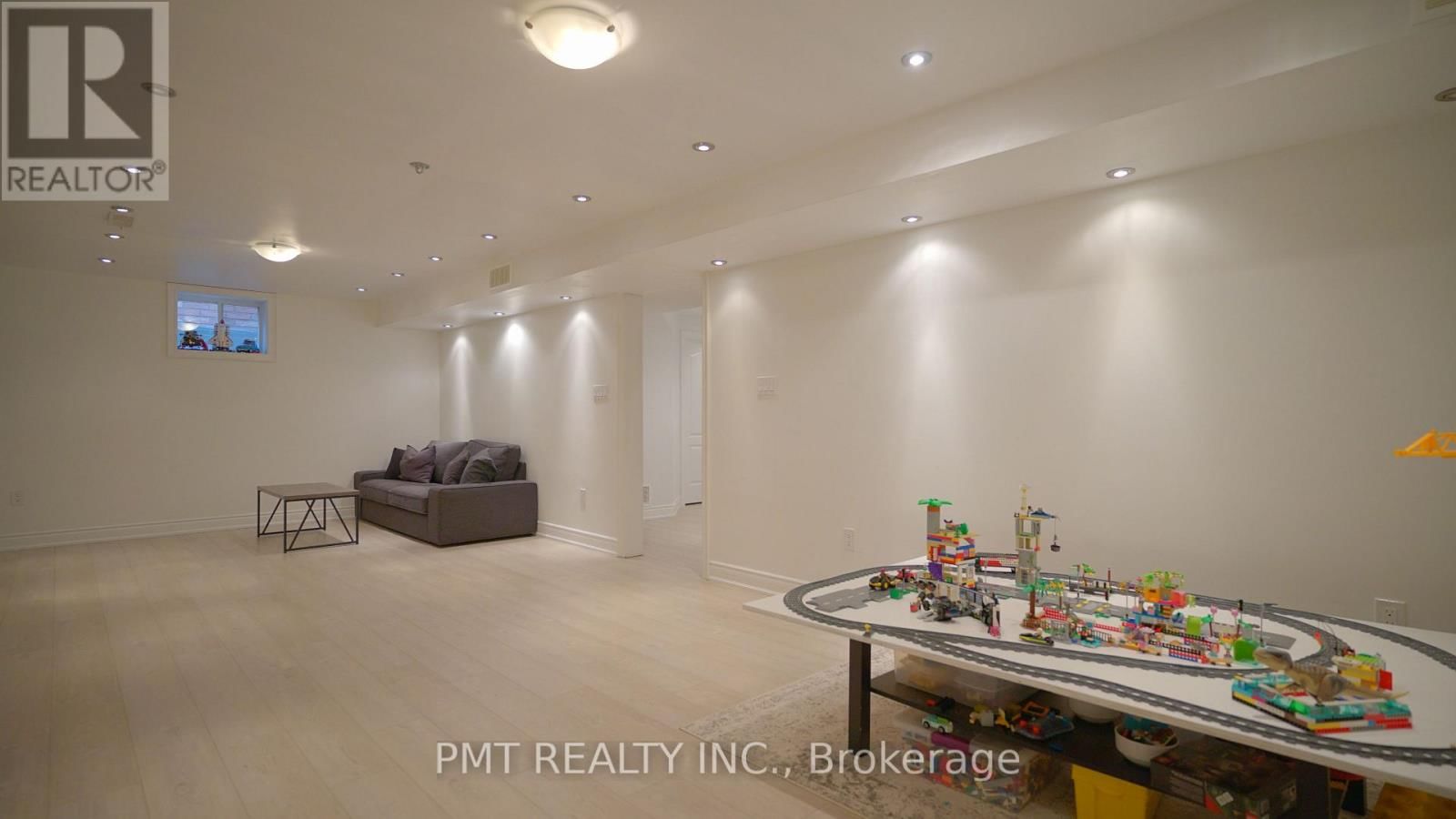 2068 GIBSON STREET Image 39