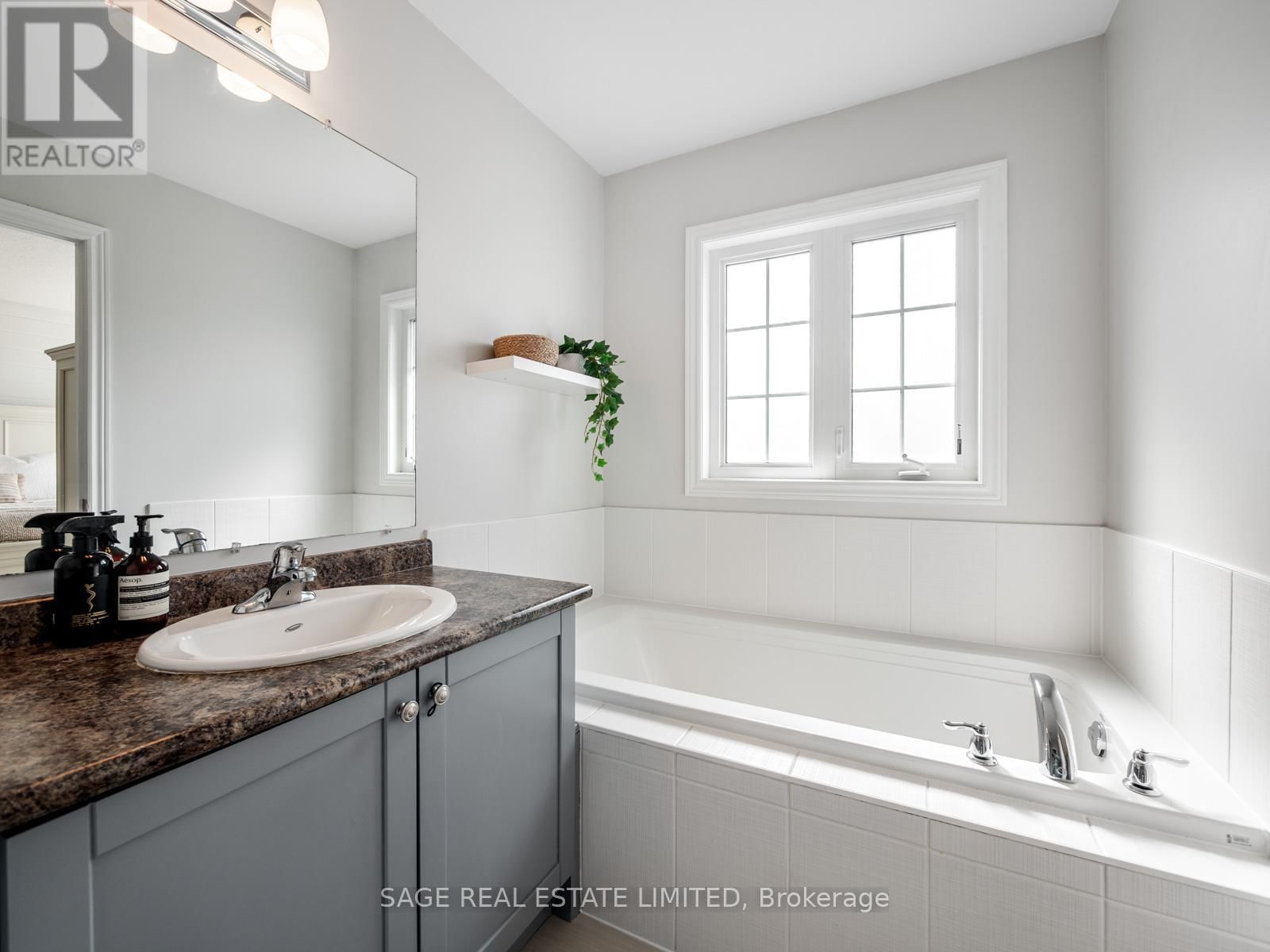 62 DONALD STEWART CRESCENT Image 31