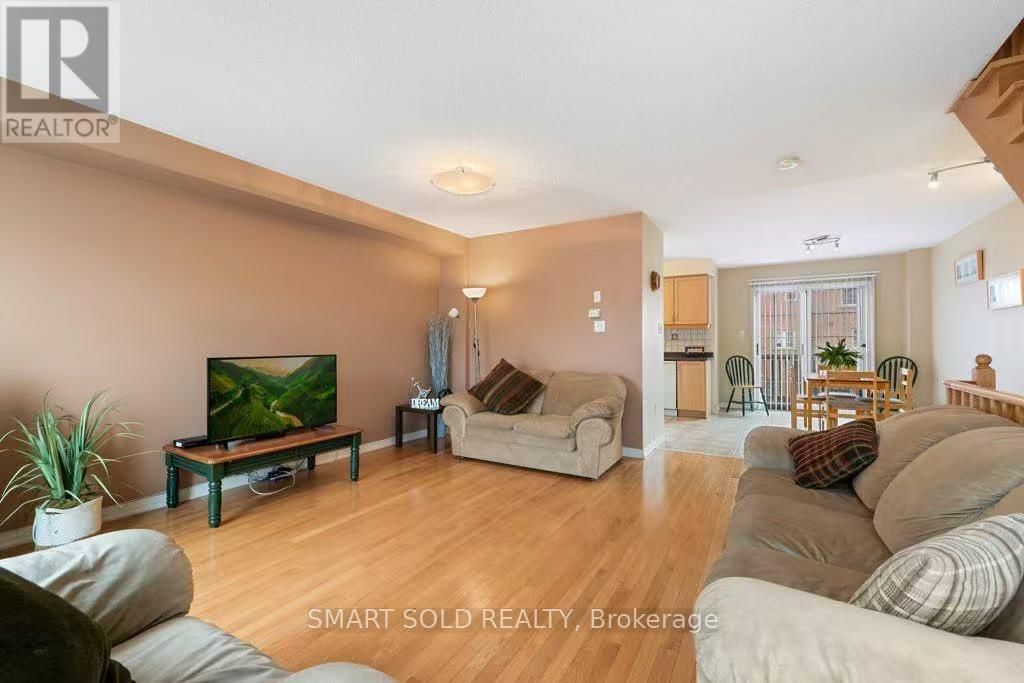 128 HILLWOOD STREET Image 10