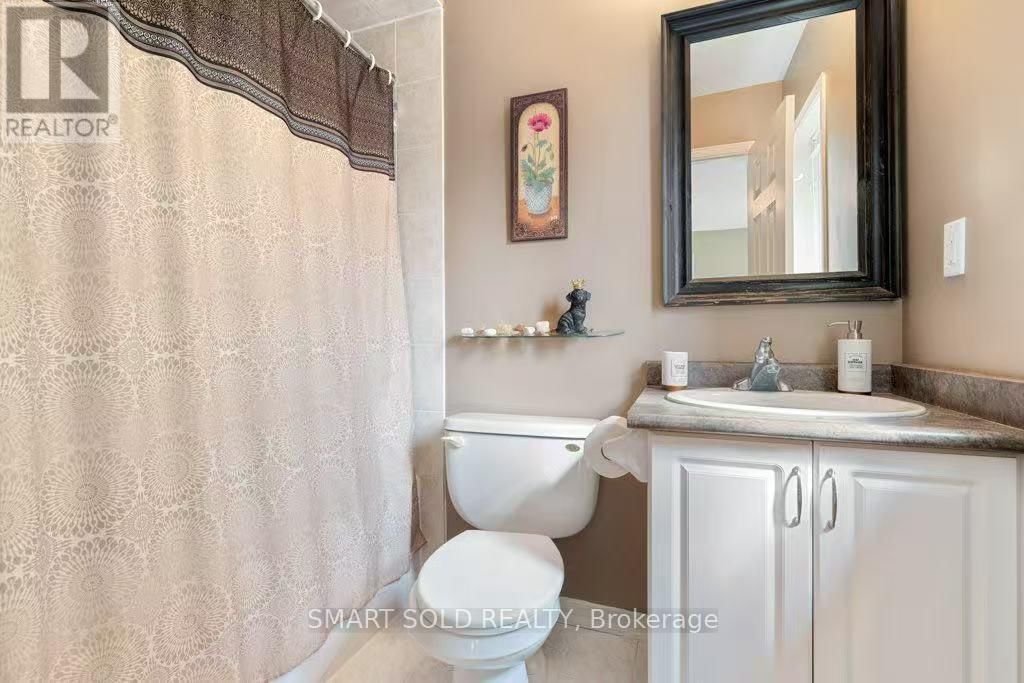 128 HILLWOOD STREET Image 12