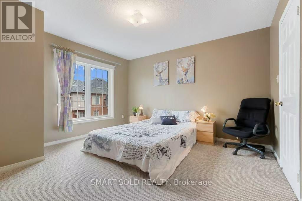 128 HILLWOOD STREET Image 13