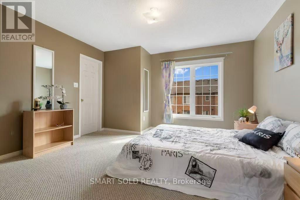 128 HILLWOOD STREET Image 15