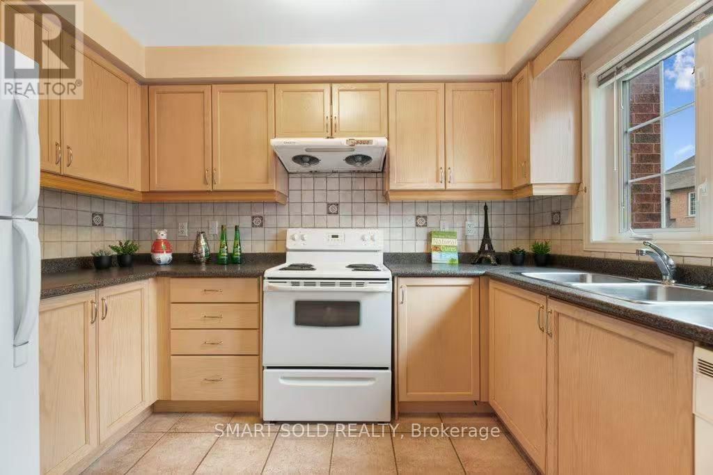 128 HILLWOOD STREET Image 16