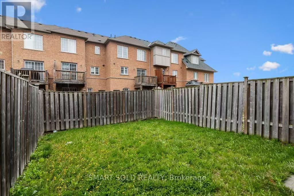 128 HILLWOOD STREET Image 17