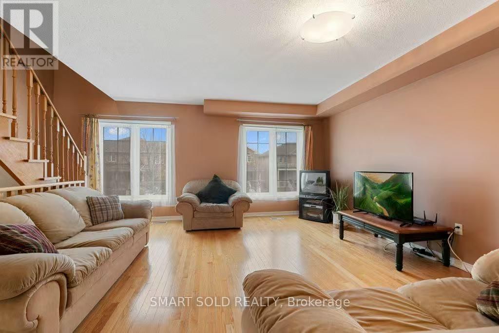 128 HILLWOOD STREET Image 7