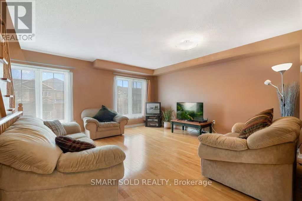 128 HILLWOOD STREET Image 8