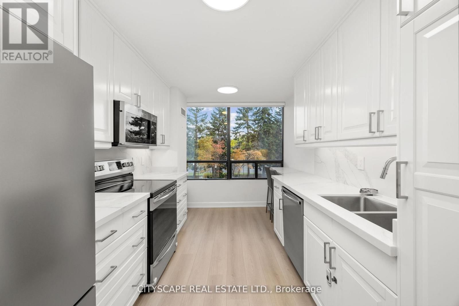 209 - 7460 BATHURST STREET Image 12