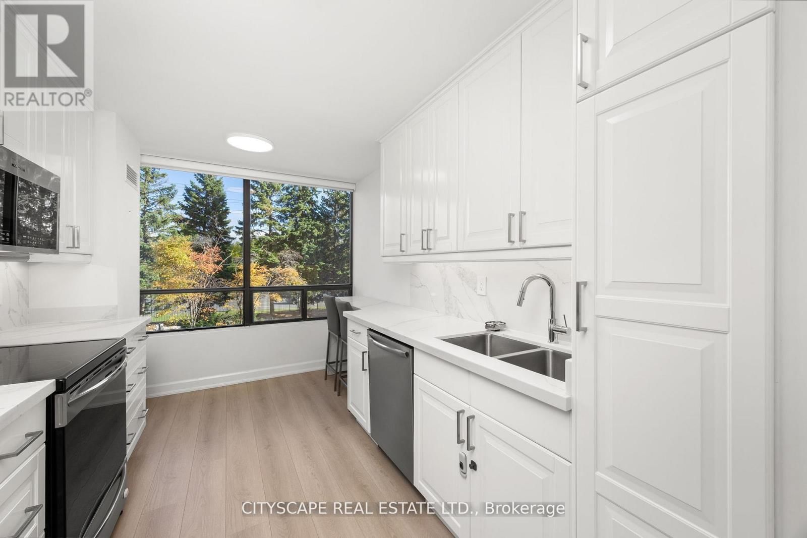 209 - 7460 BATHURST STREET Image 13