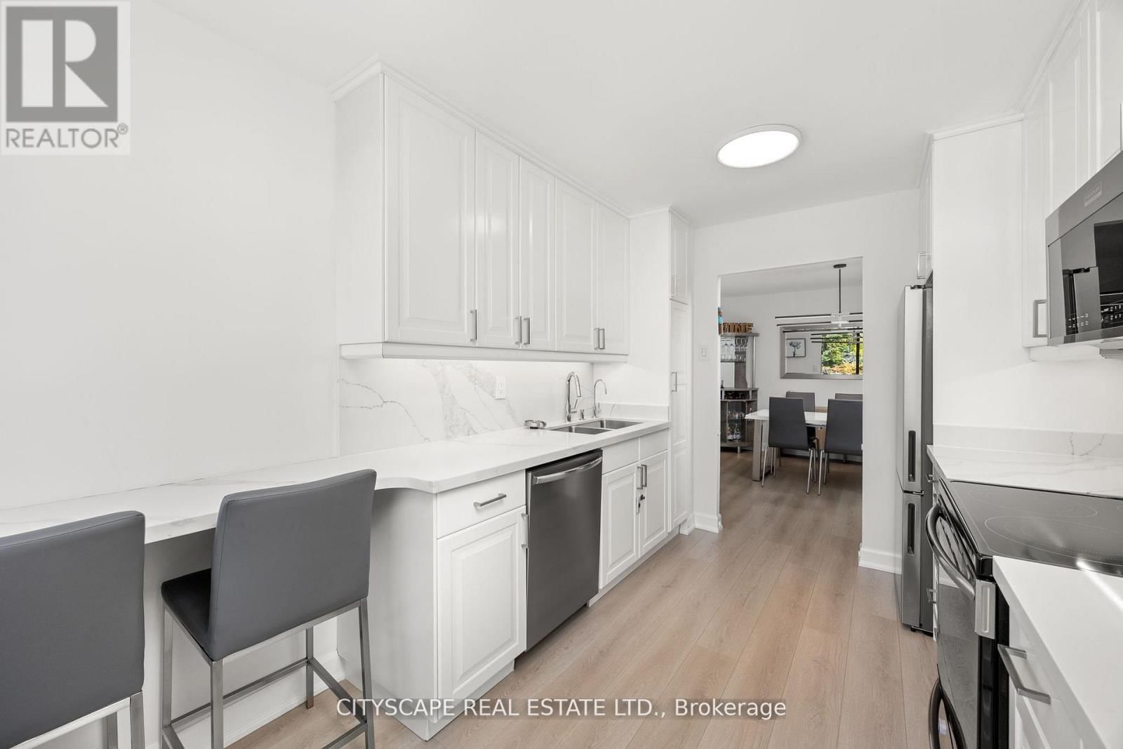 209 - 7460 BATHURST STREET Image 14