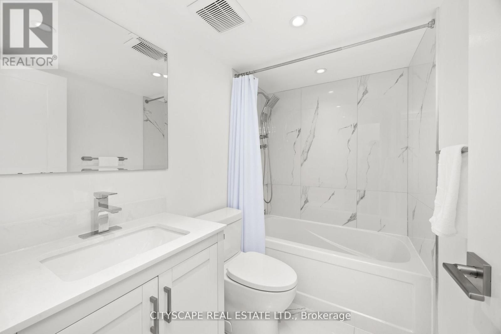 209 - 7460 BATHURST STREET Image 23