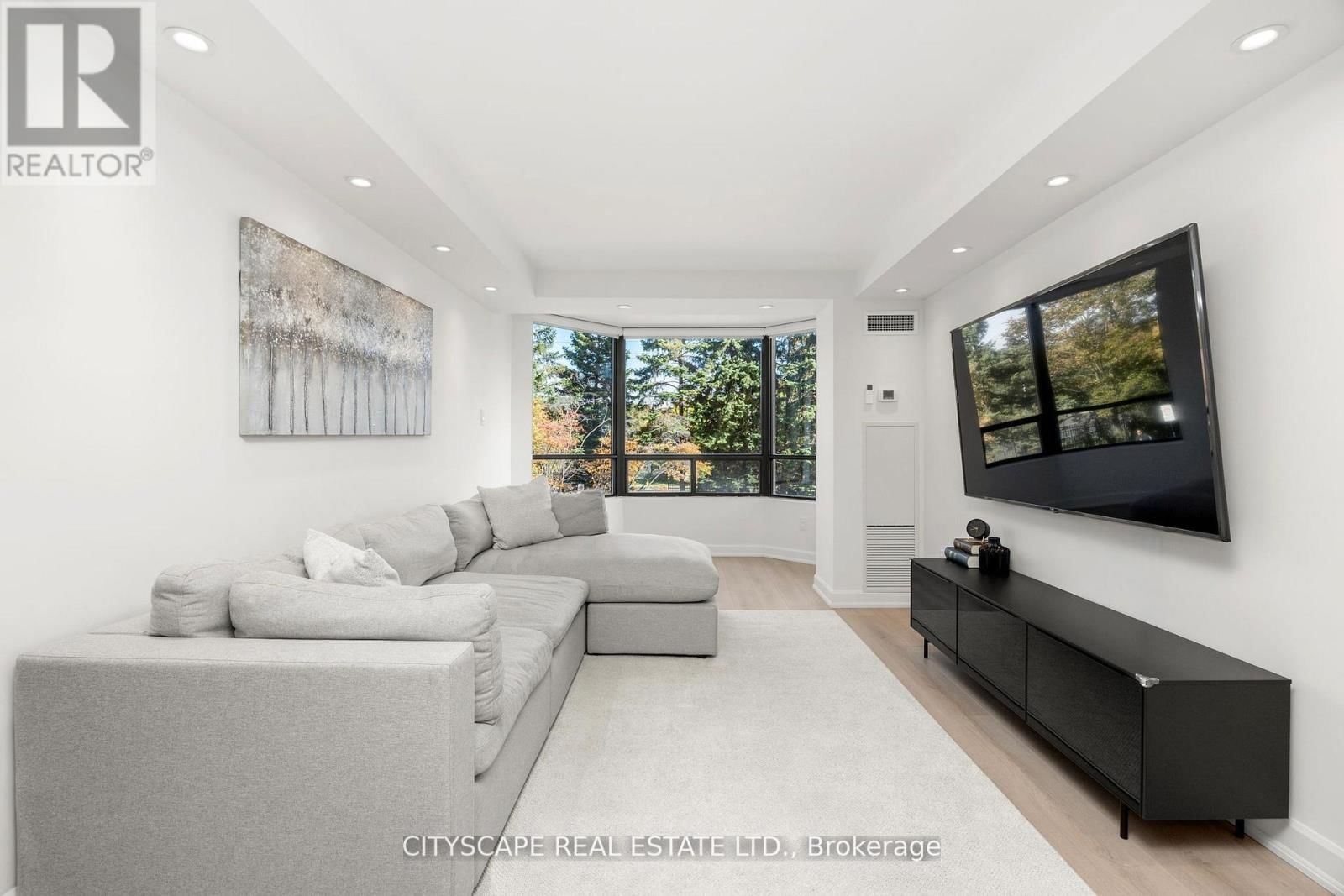 209 - 7460 BATHURST STREET Image 5