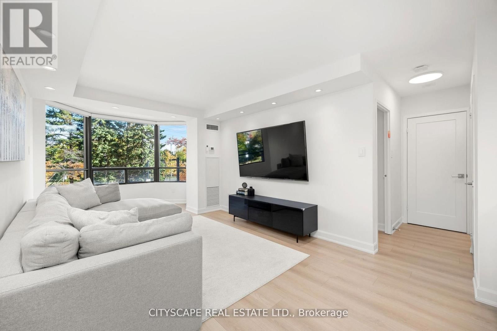 209 - 7460 BATHURST STREET Image 6