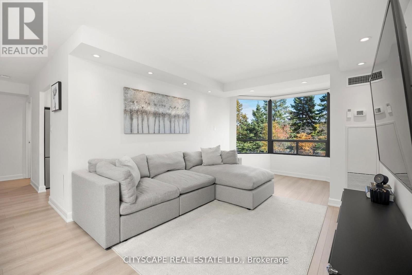 209 - 7460 BATHURST STREET Image 7