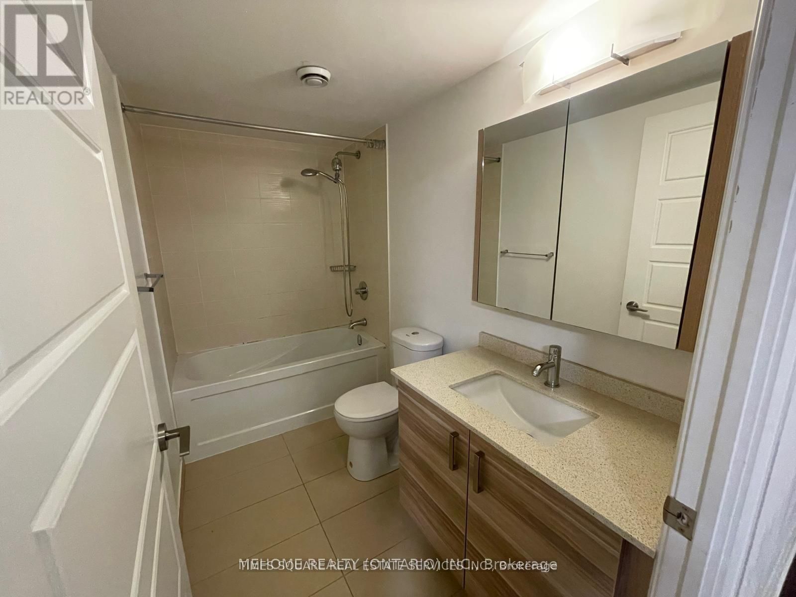 518 - 1 UPTOWN DRIVE Image 4