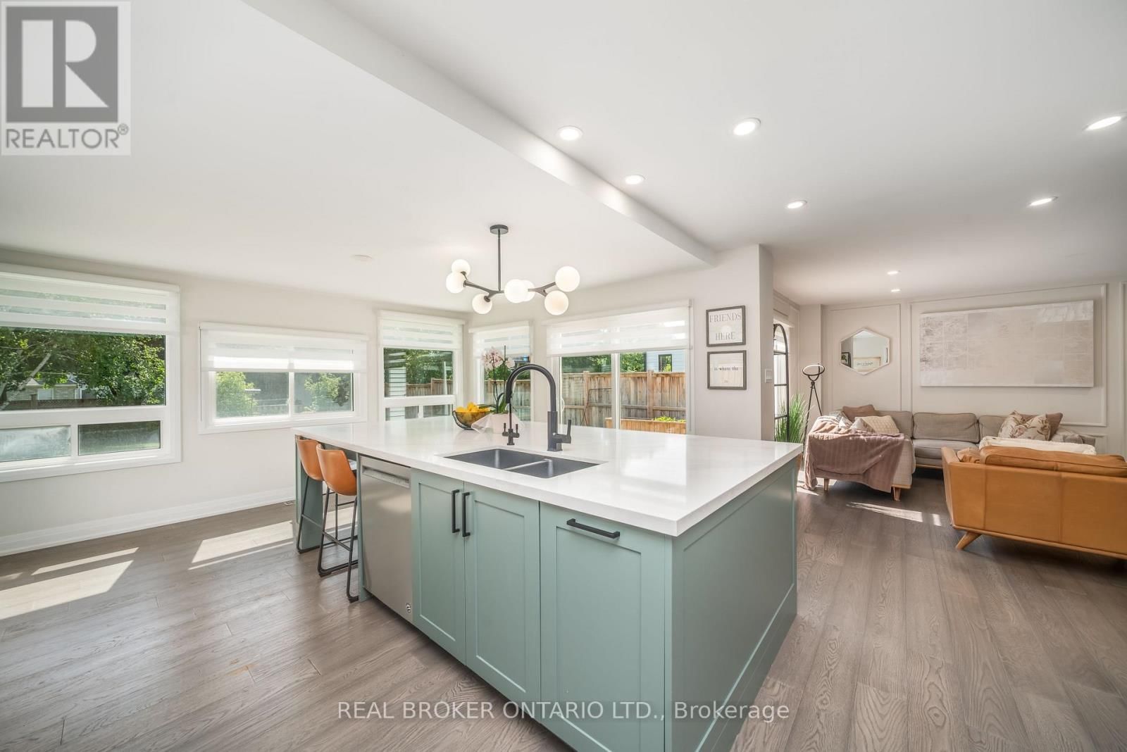 1879 ASHWOOD AVENUE Image 12