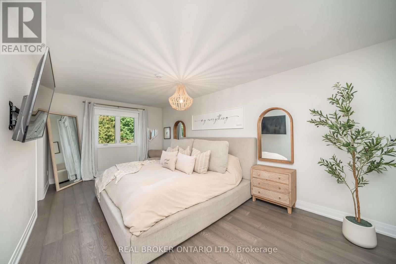 1879 ASHWOOD AVENUE Image 18