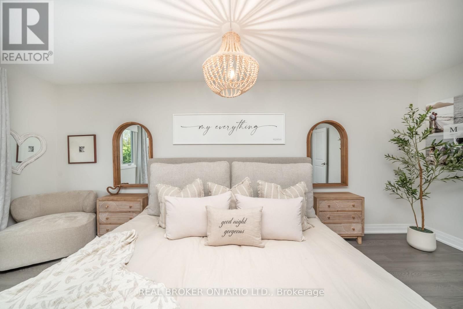 1879 ASHWOOD AVENUE Image 19