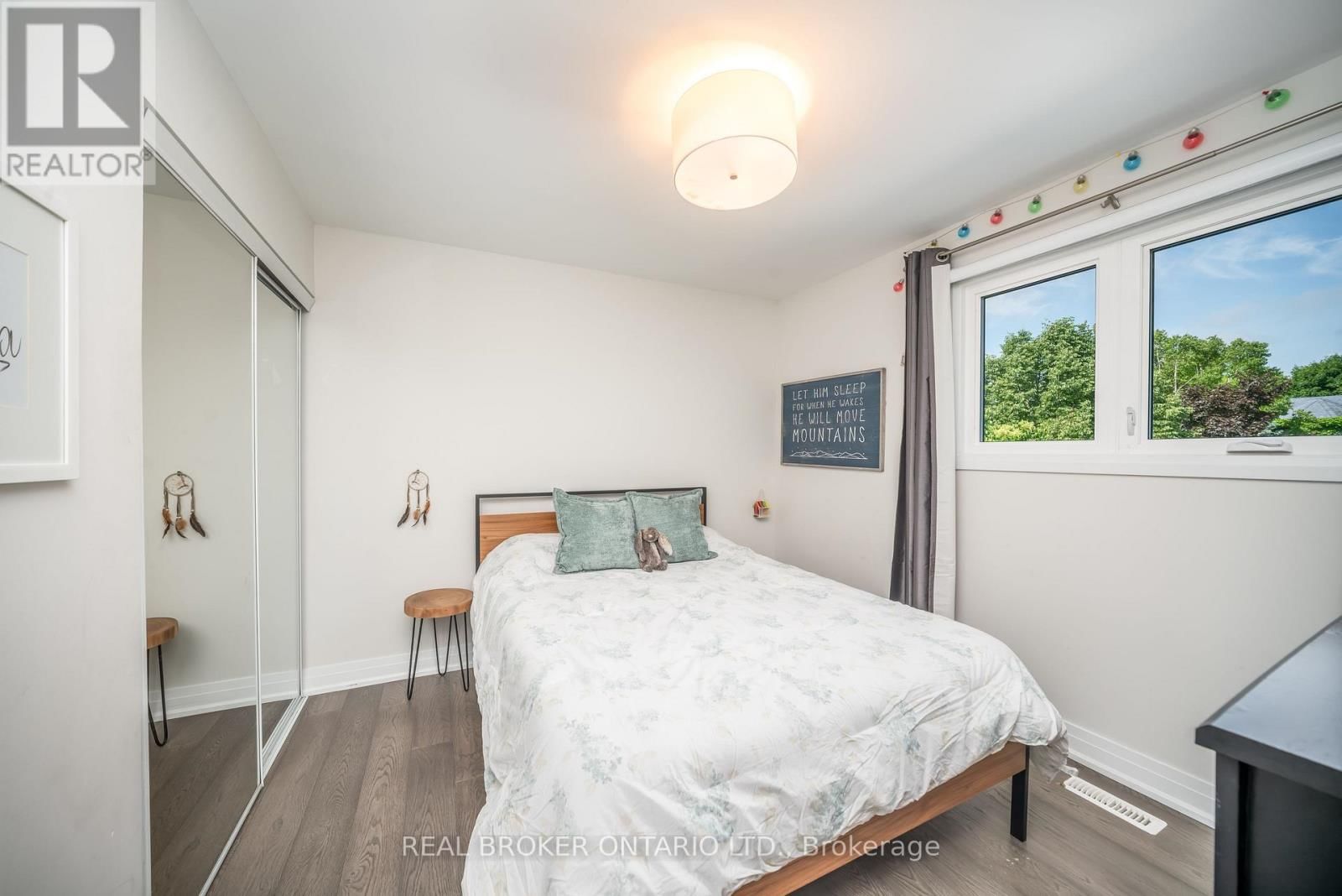 1879 ASHWOOD AVENUE Image 21