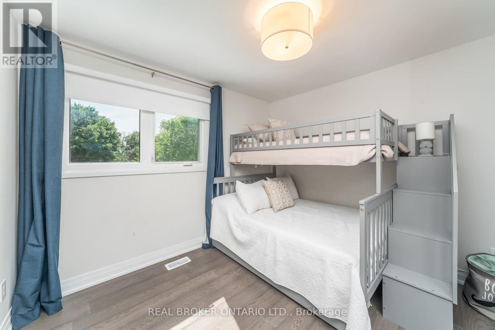 1879 ASHWOOD AVENUE Image 22