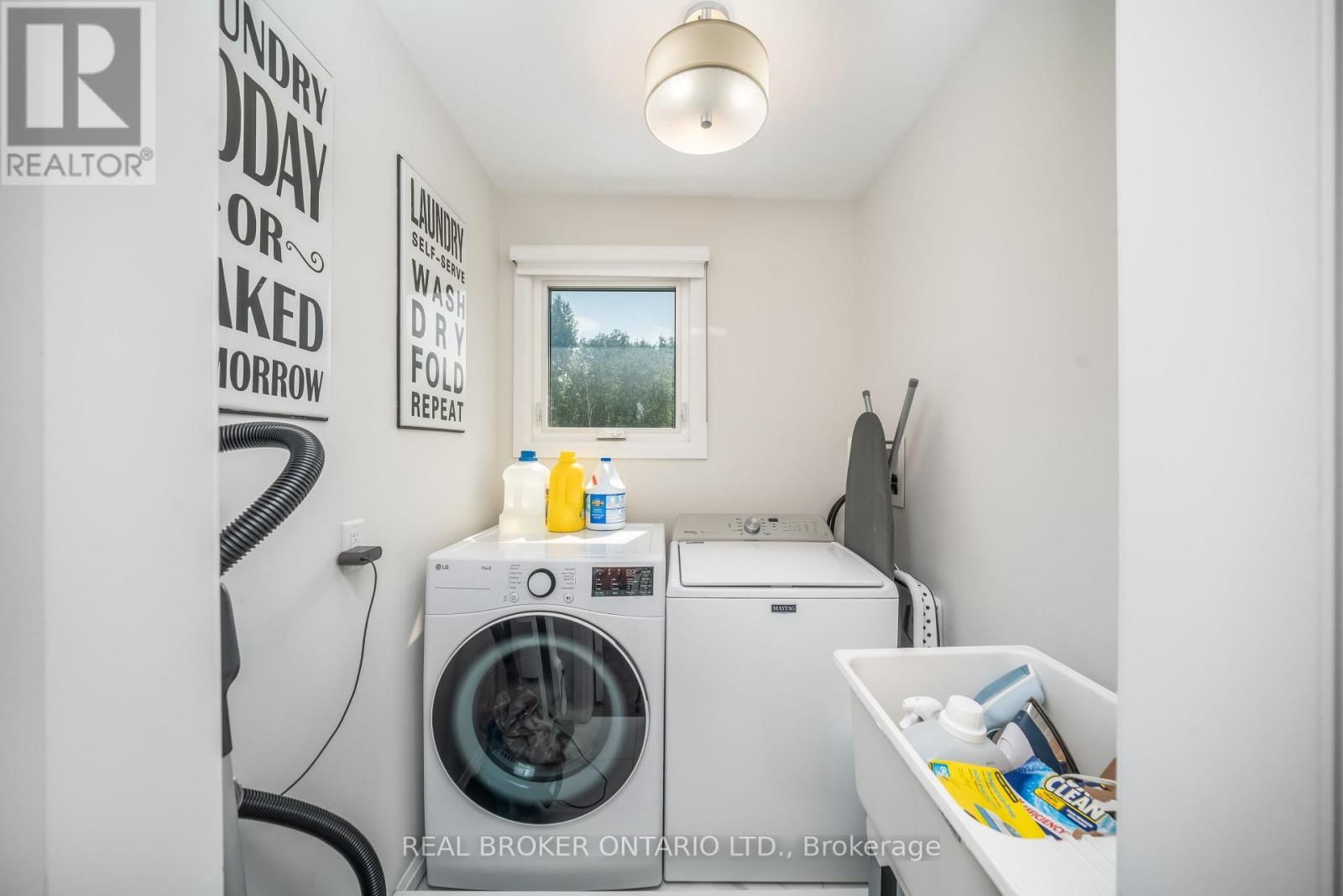 1879 ASHWOOD AVENUE Image 24