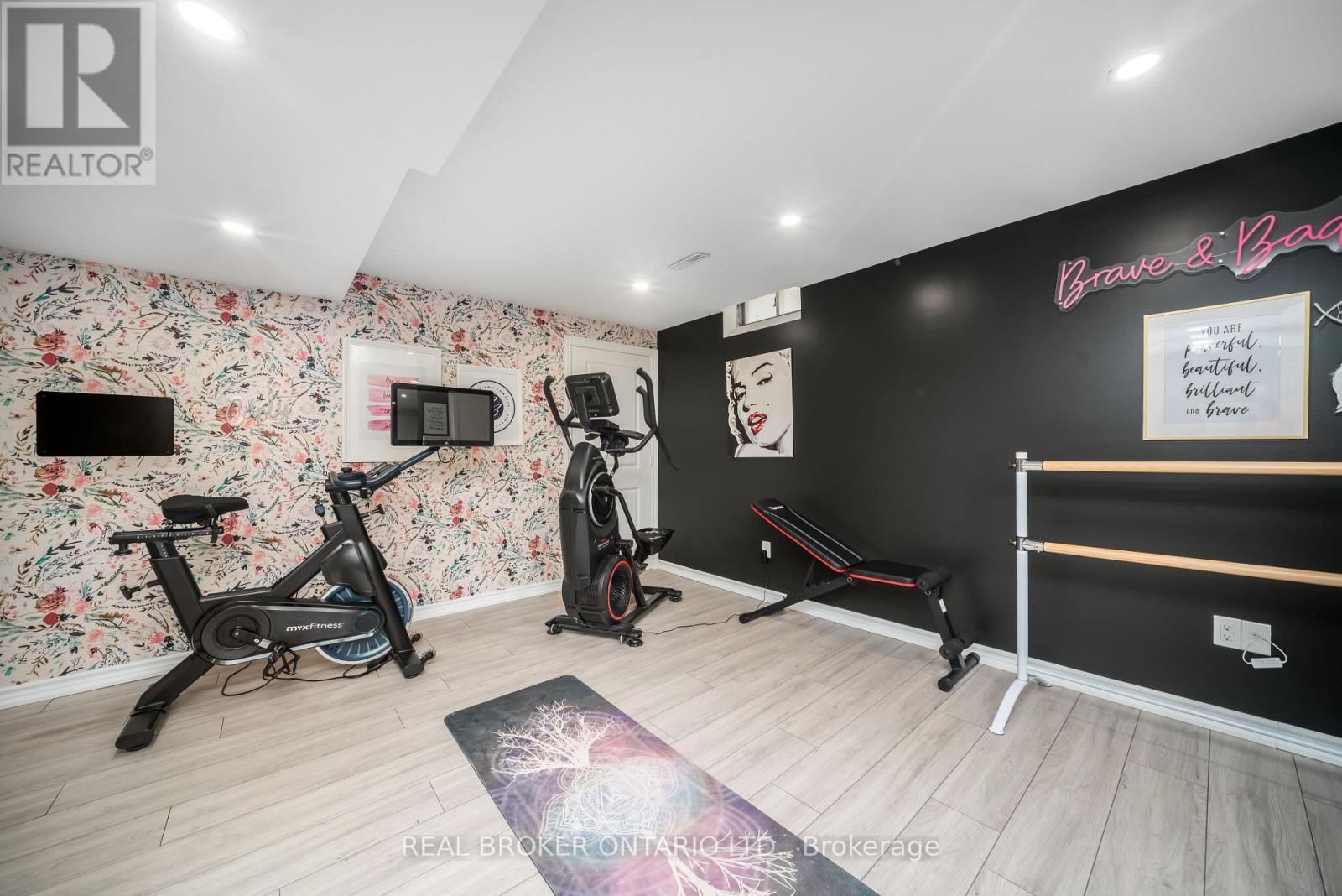 1879 ASHWOOD AVENUE Image 30