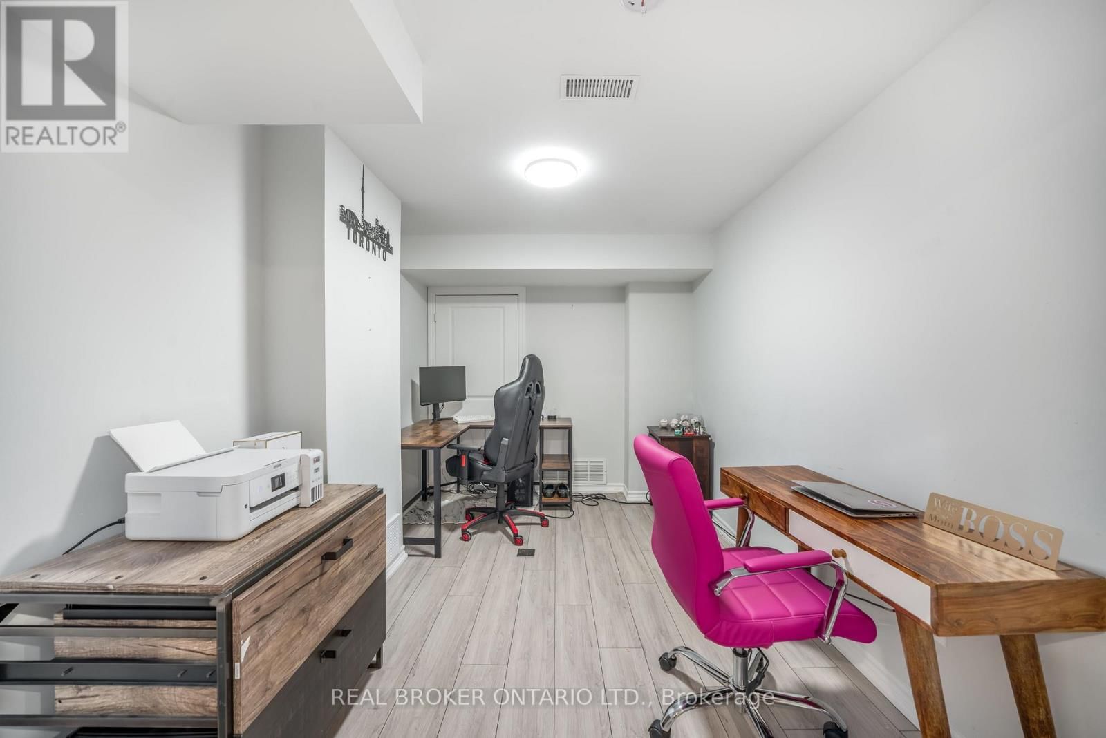 1879 ASHWOOD AVENUE Image 31