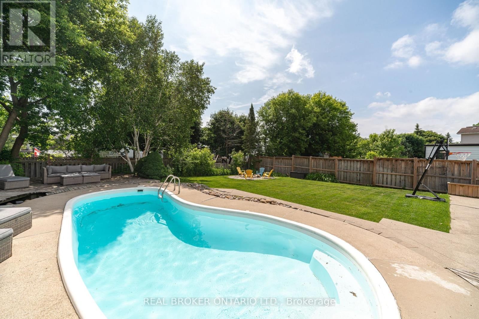 1879 ASHWOOD AVENUE Image 35