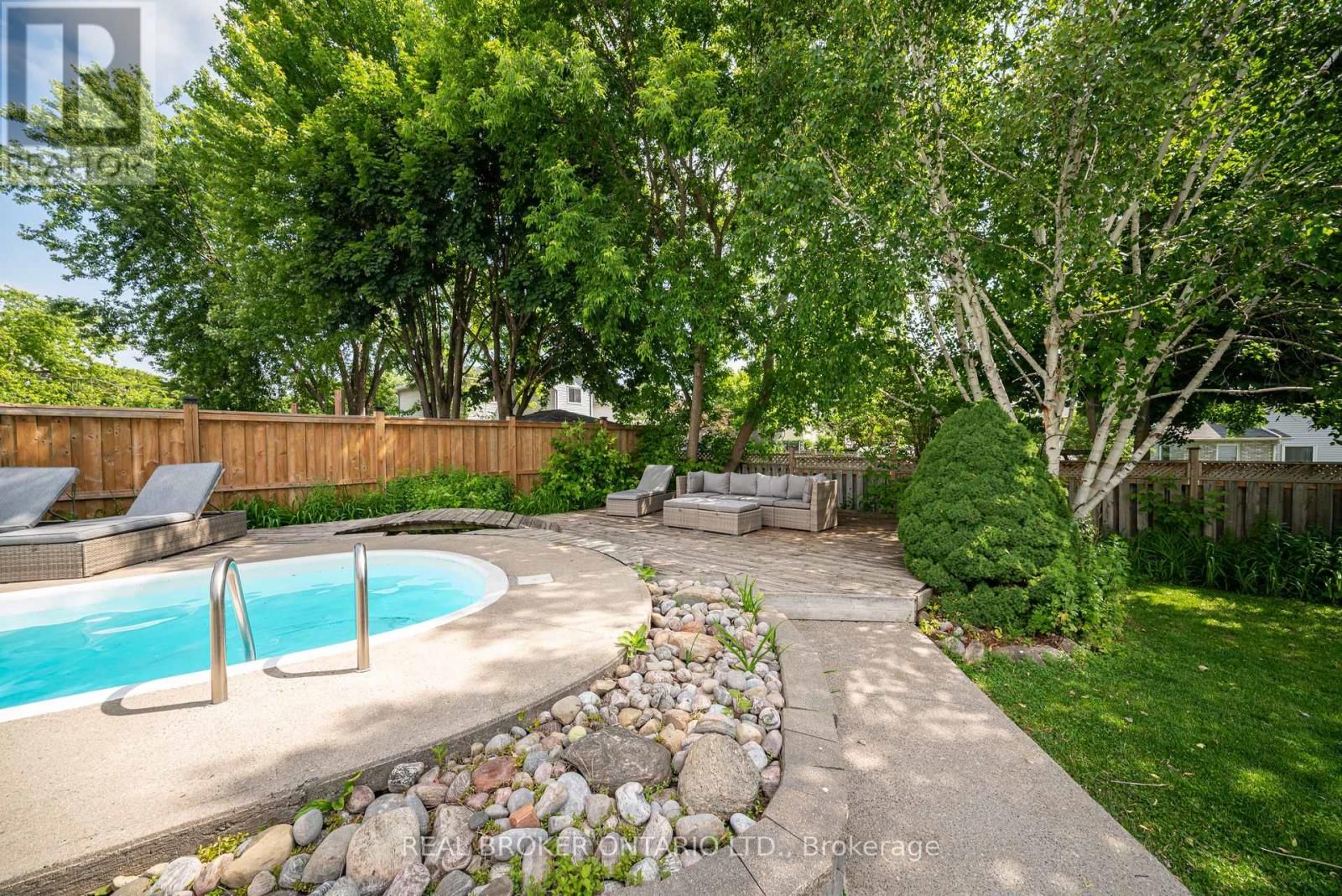 1879 ASHWOOD AVENUE Image 36