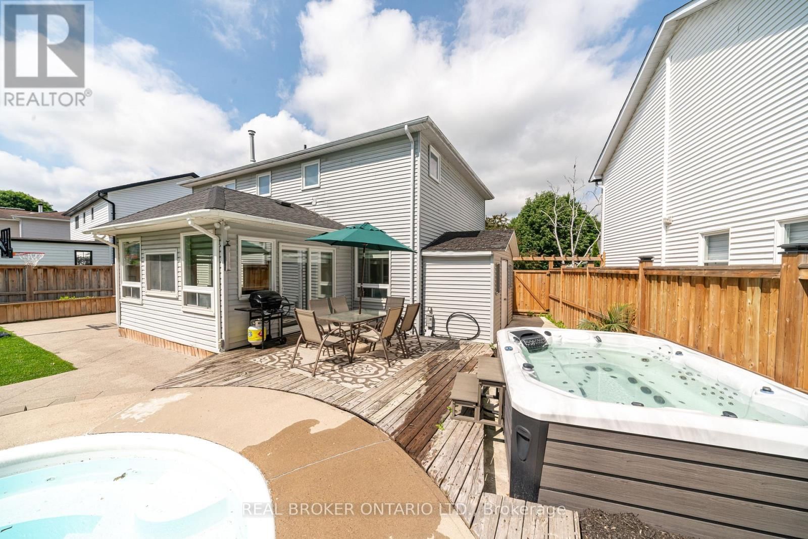 1879 ASHWOOD AVENUE Image 37