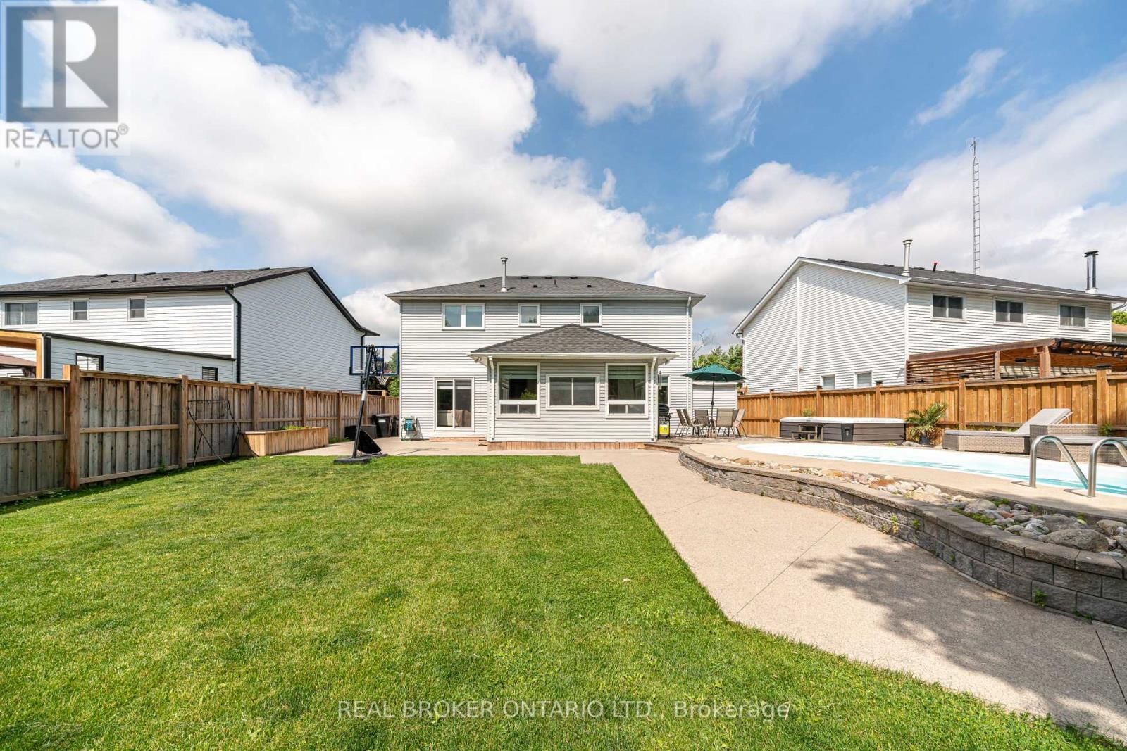 1879 ASHWOOD AVENUE Image 38