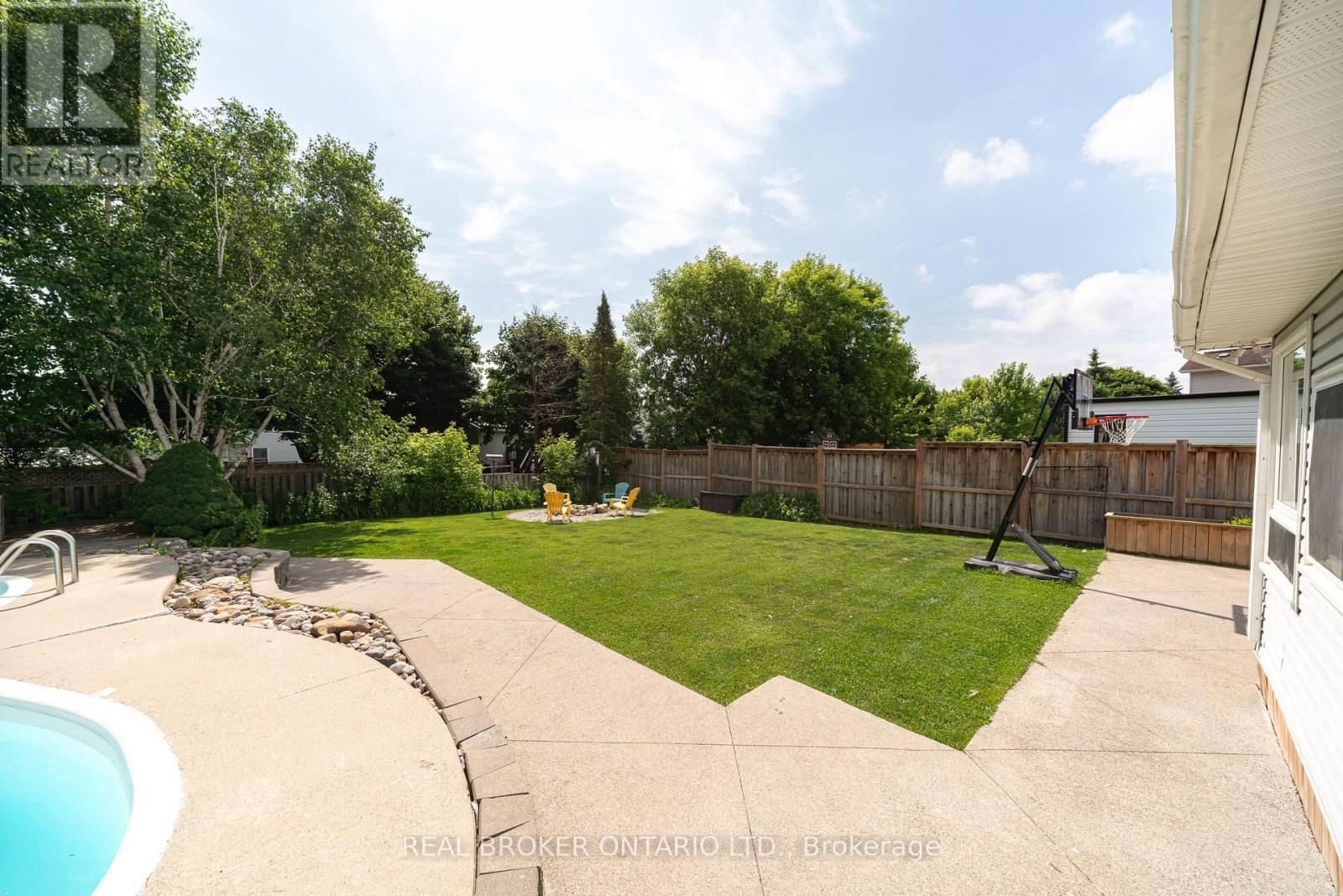 1879 ASHWOOD AVENUE Image 39