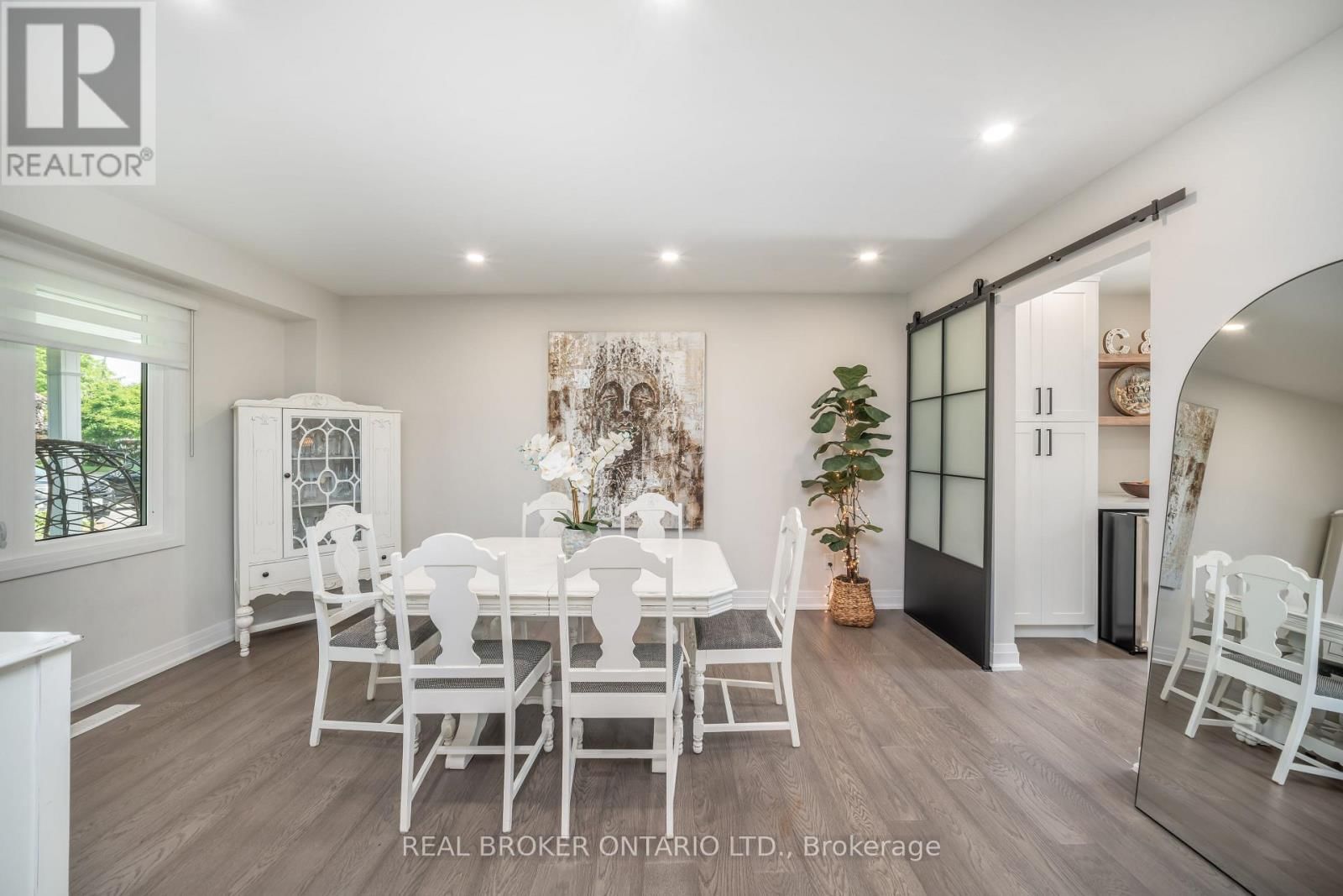 1879 ASHWOOD AVENUE Image 6