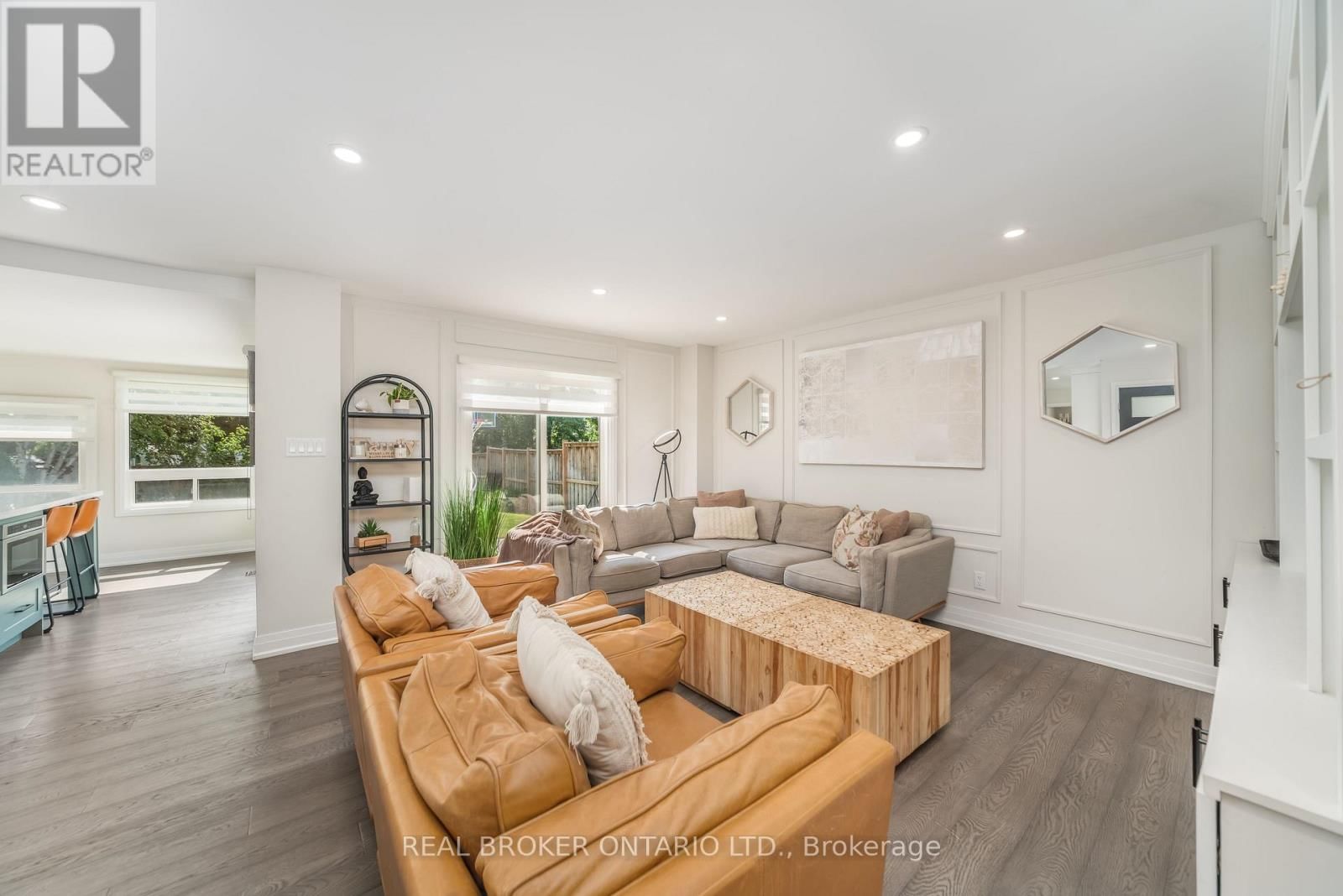 1879 ASHWOOD AVENUE Image 7