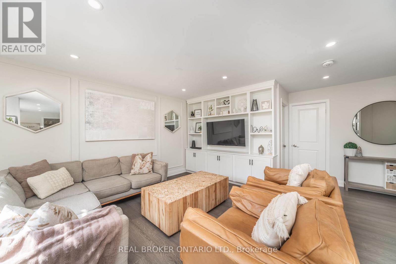 1879 ASHWOOD AVENUE Image 8