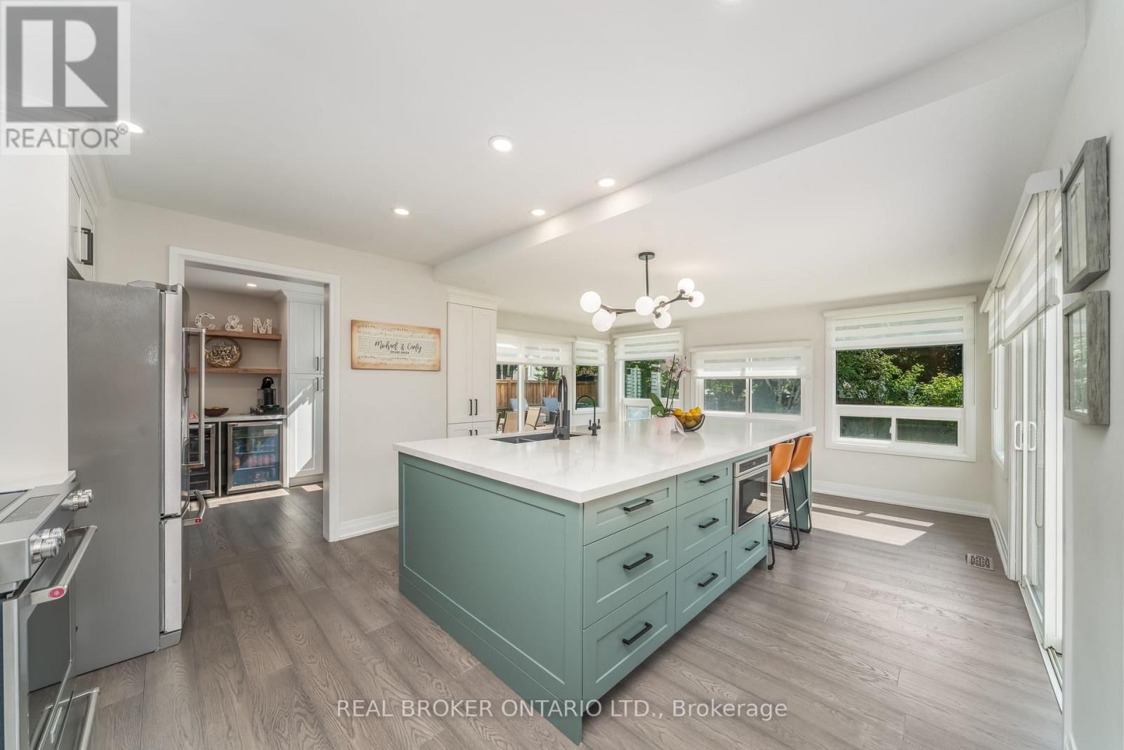 1879 ASHWOOD AVENUE Image 9