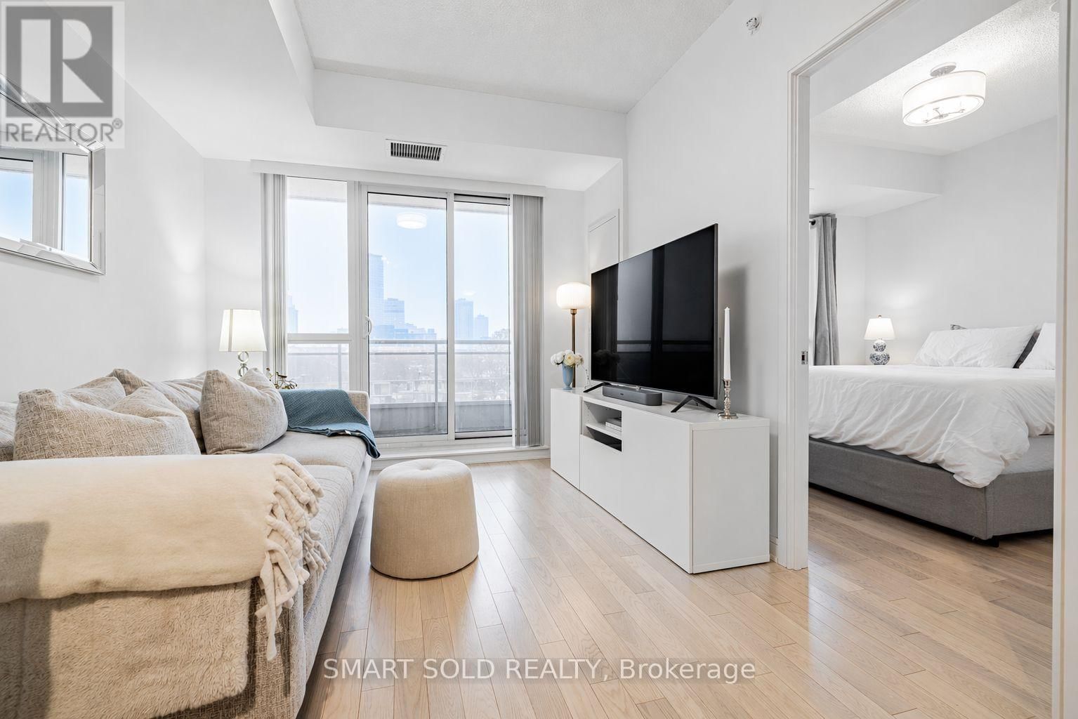 SE403 - 9199 YONGE STREET Image 4