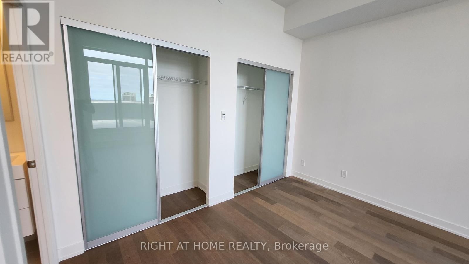 913 - 38 SIMCOE PROMENADE Image 5