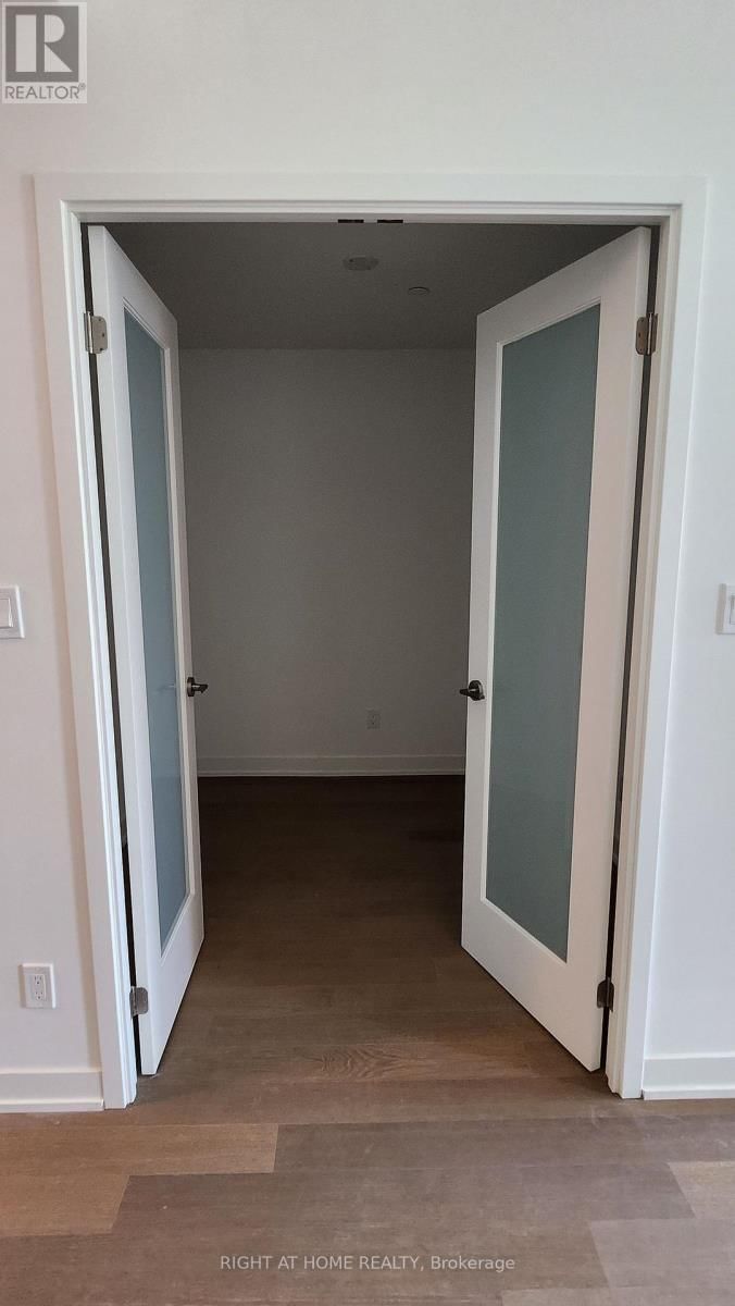 913 - 38 SIMCOE PROMENADE Image 6