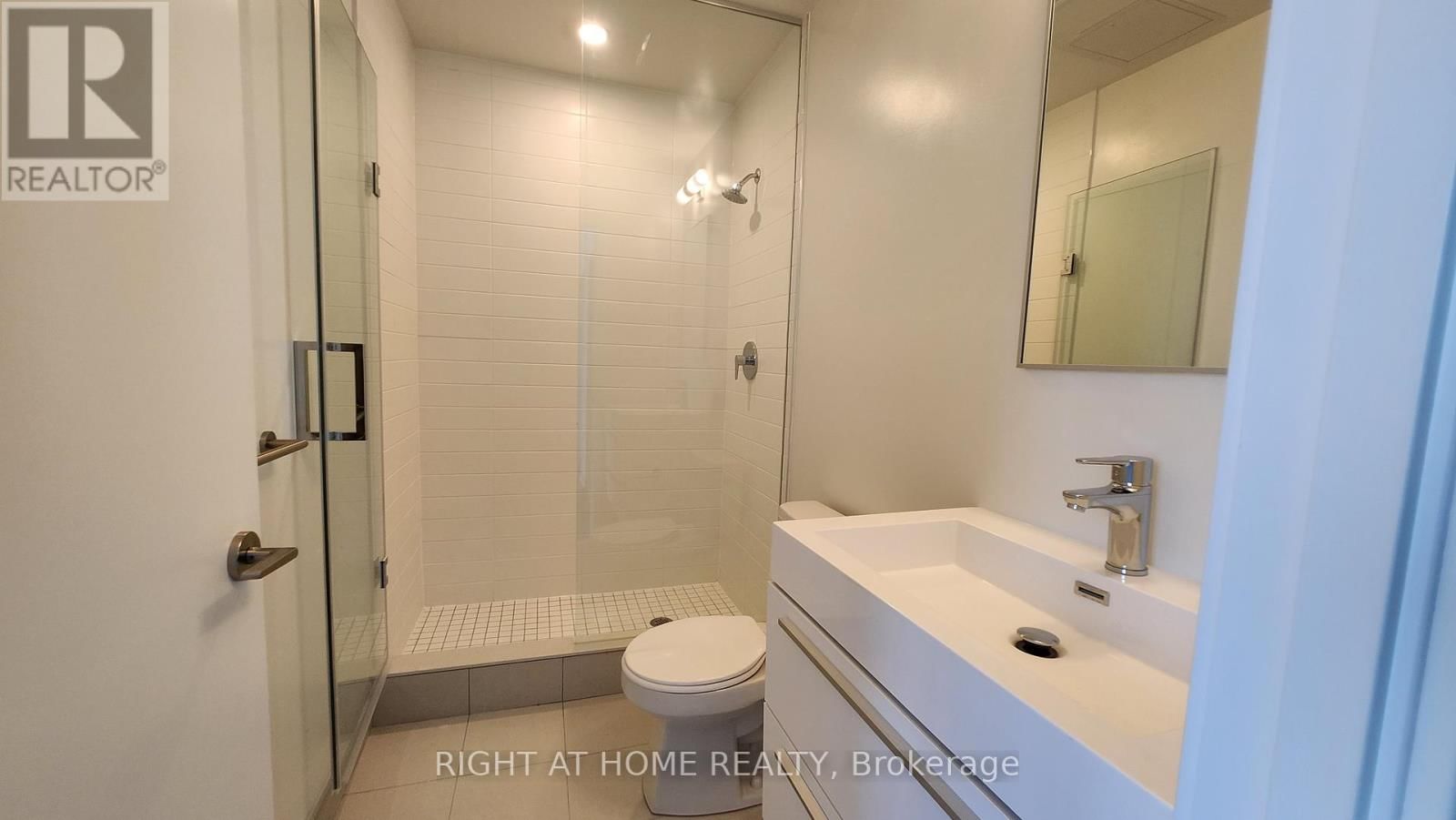 913 - 38 SIMCOE PROMENADE Image 9