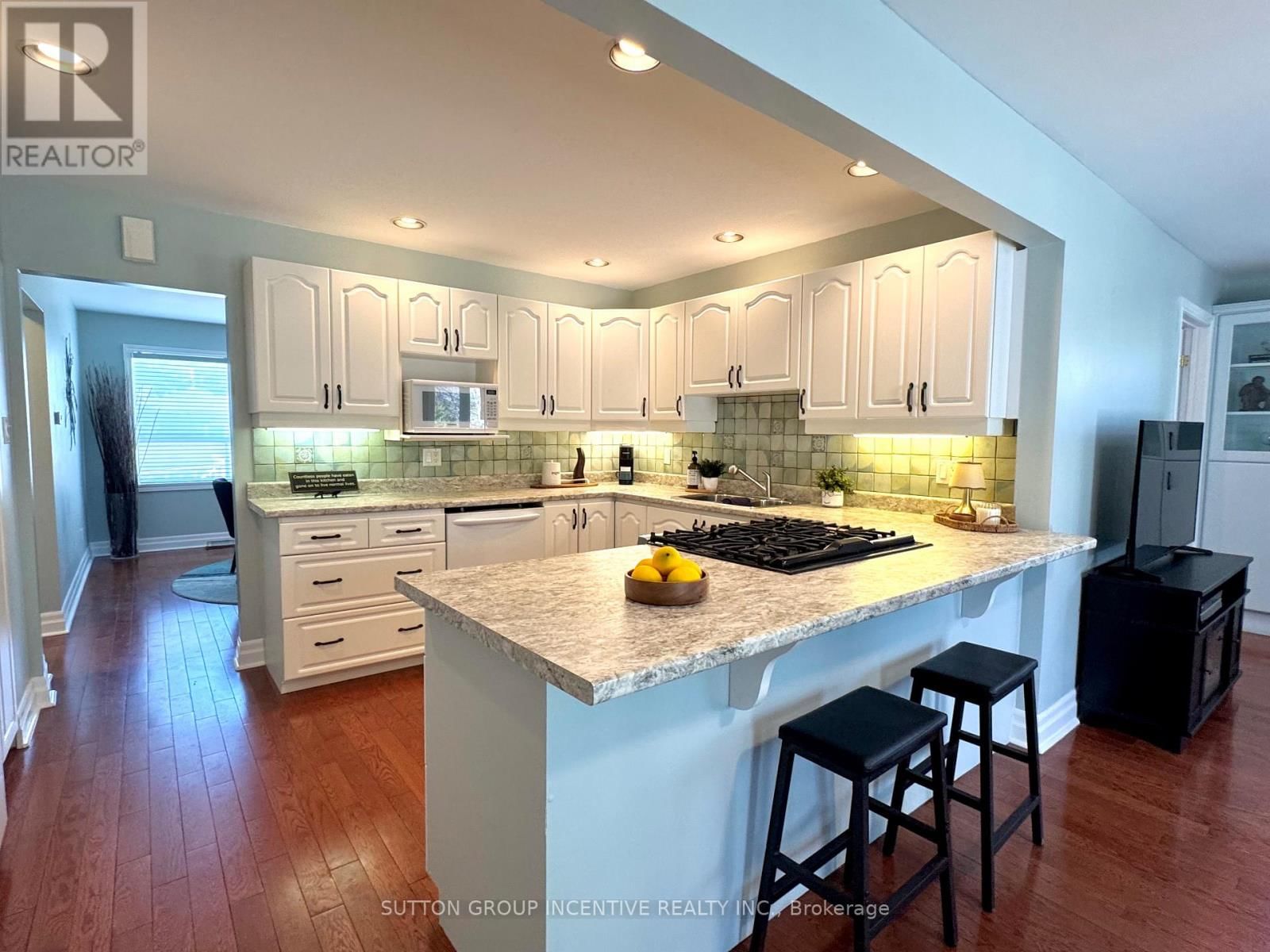 3 MELODY LANE Image 13