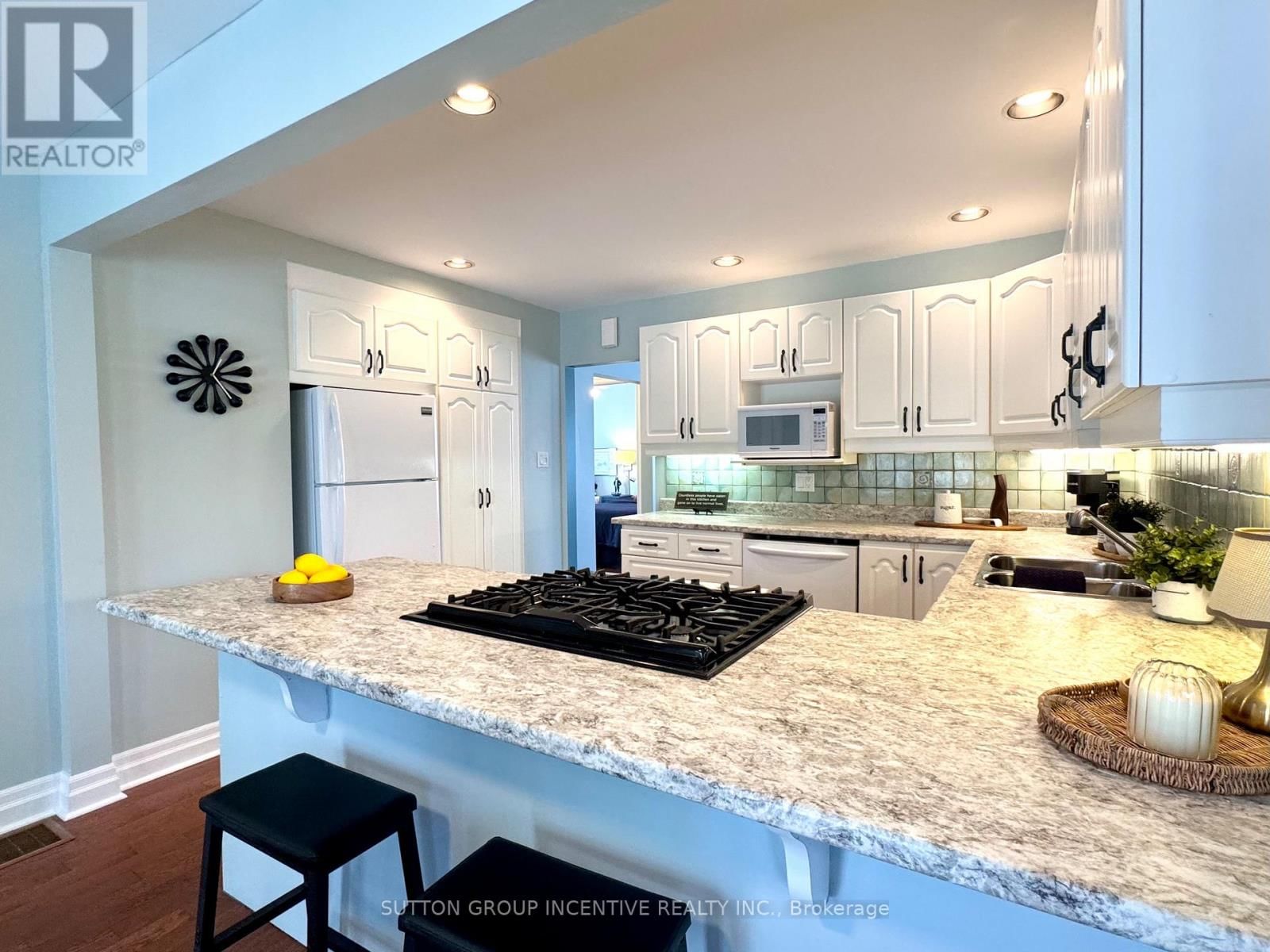 3 MELODY LANE Image 14