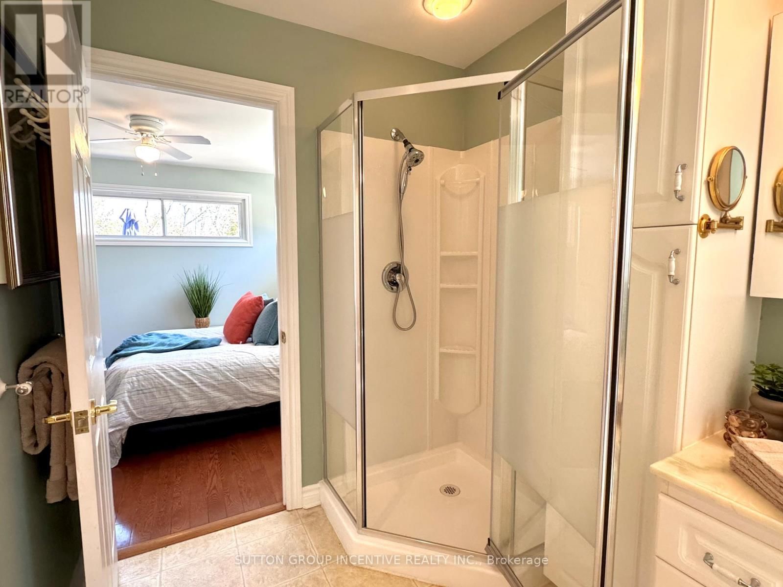 3 MELODY LANE Image 22