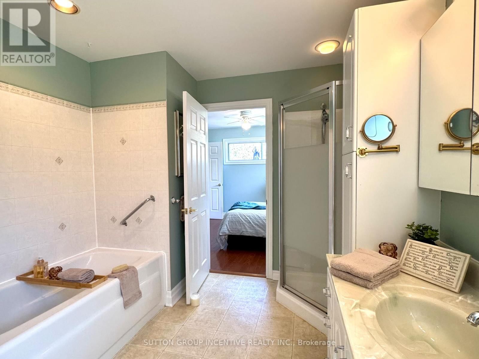 3 MELODY LANE Image 24