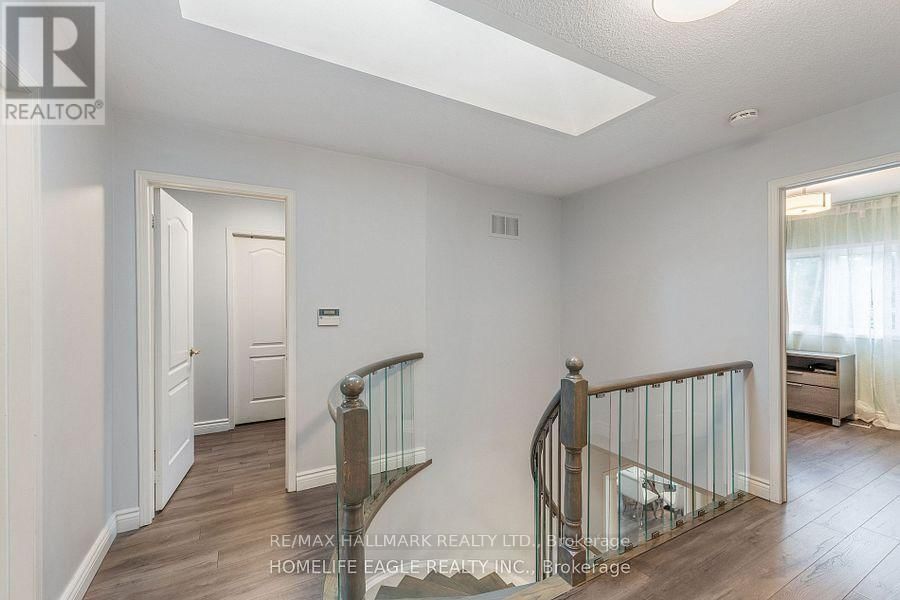 Upper - 410 CLEARMEADOW BOULEVARD Image 16