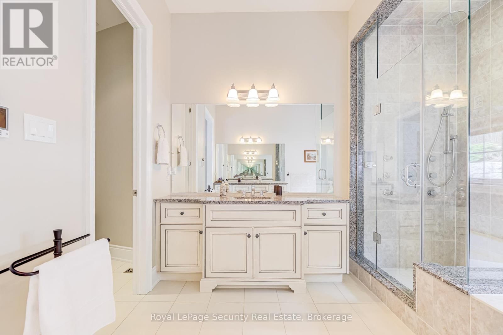 20 AUBRIETIA COURT Image 23