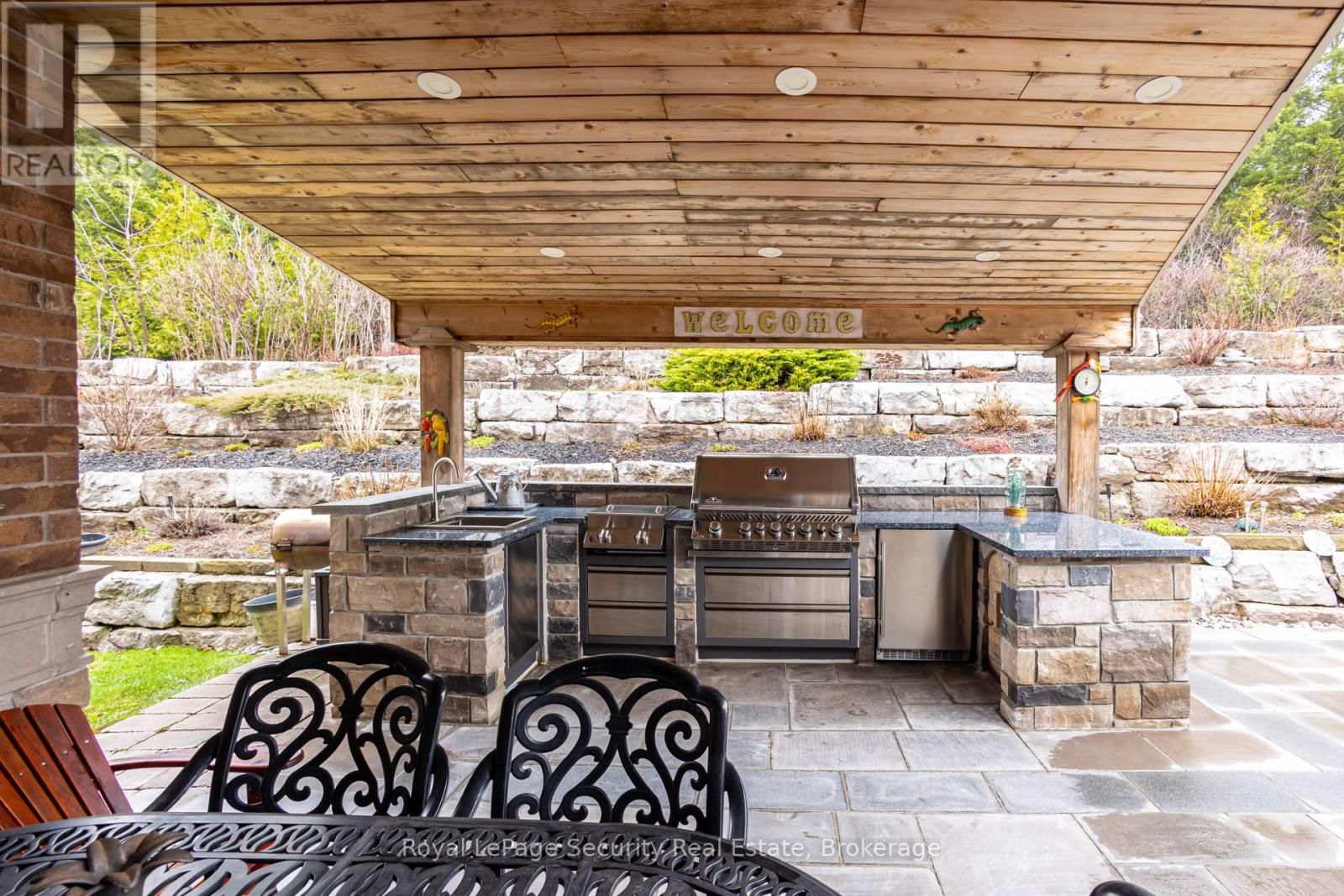 20 AUBRIETIA COURT Image 36