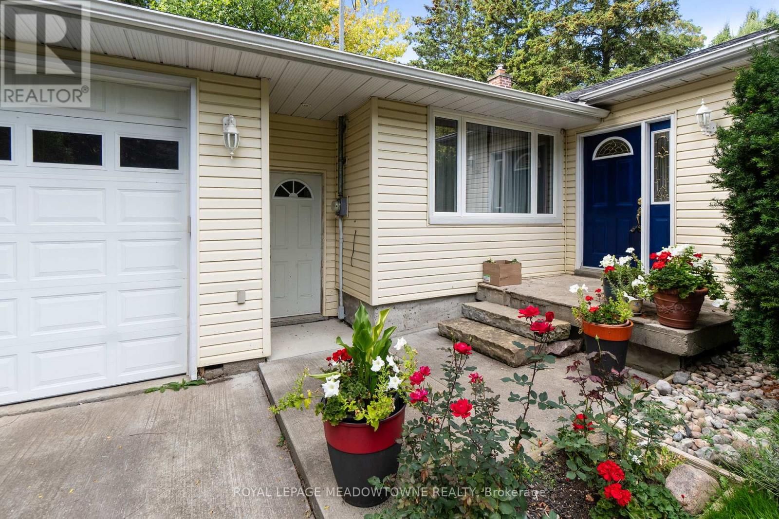 208 MARTIN STREET Image 1