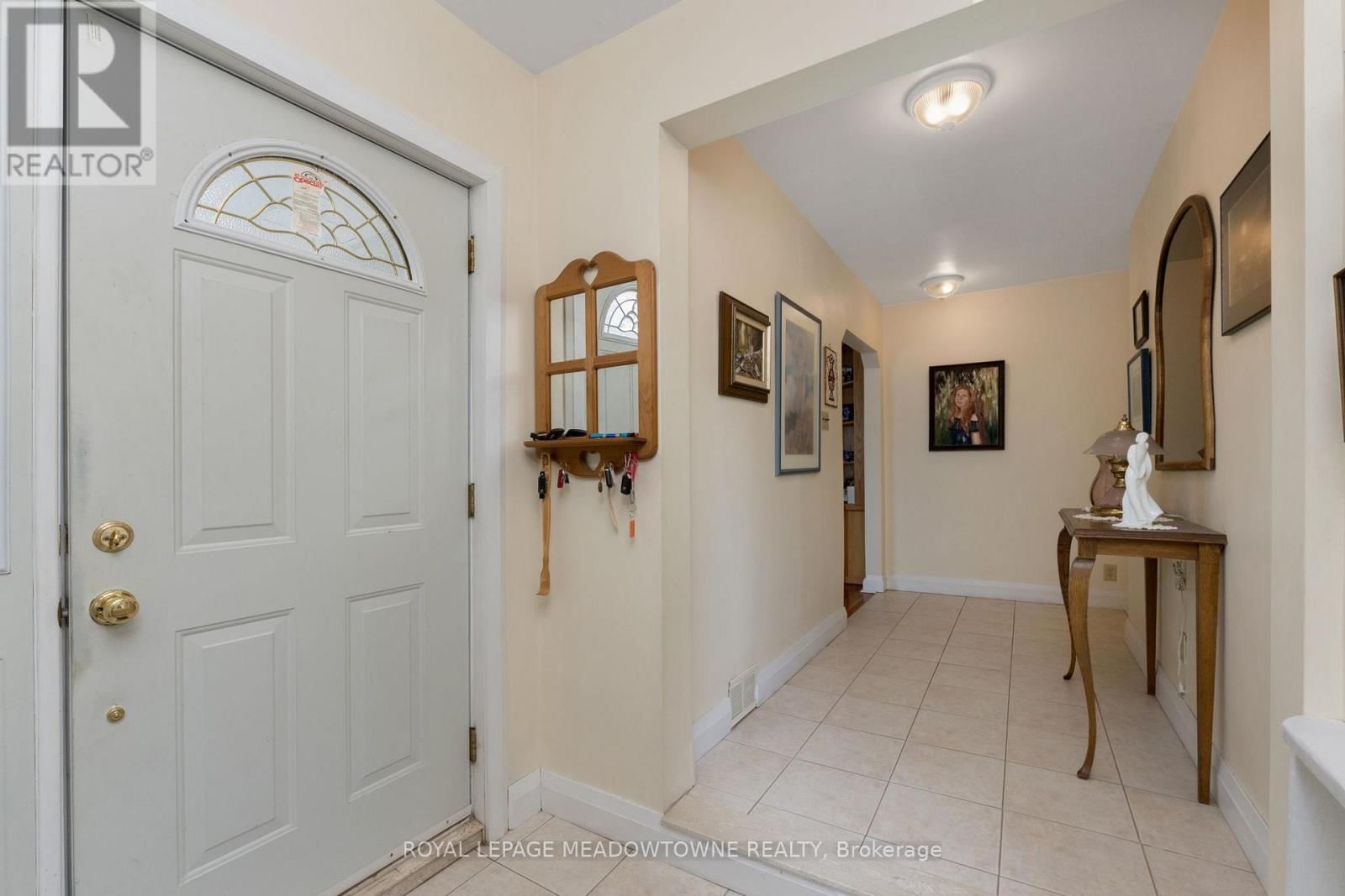 208 MARTIN STREET Image 11